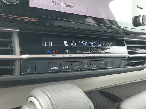 Certified 2021 Toyota Sienna XLE FWD image 19