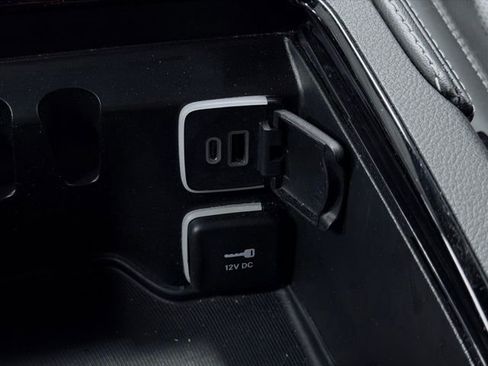 Used 2025 Chrysler Pacifica Limited FWD image 39