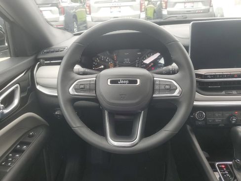 Used 2025 Jeep Compass Limited AWD/4WD image 11