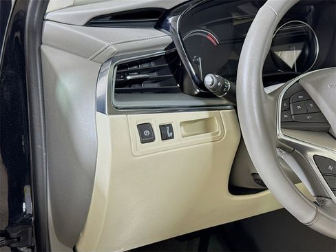 Certified 2025 Cadillac XT5 Premium Luxury image 8