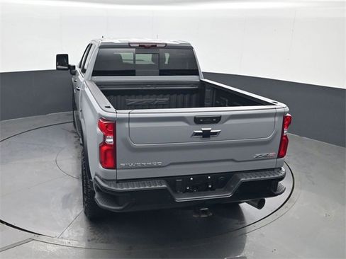 Used 2024 Chevrolet Silverado 2500 ZR2 w/ Technology Package image 18