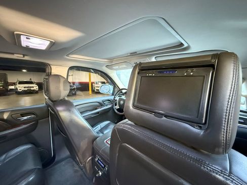 Used 2009 Cadillac Escalade AWD image 18