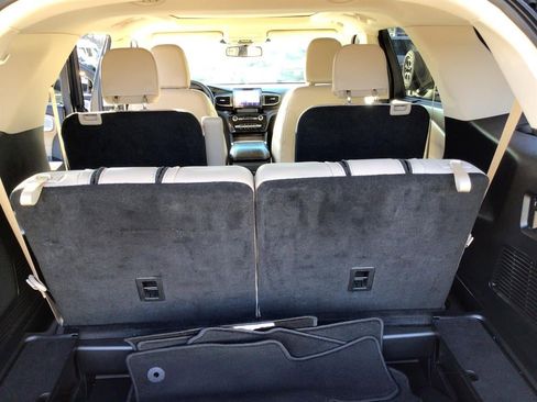 Used 2022 Ford Explorer Limited w/ Equipment Group 301A image 18