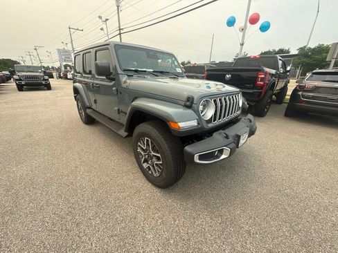 New 2026 Jeep Wrangler Unlimited Sahara AWD/4WD image 7