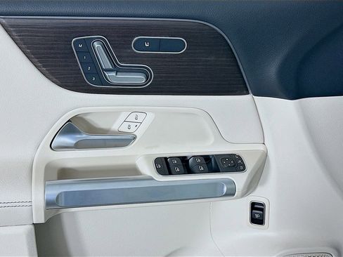 Certified 2026 Mercedes-Benz GLB 250 4MATIC image 17