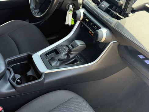 Used 2019 Toyota RAV4 LE FWD image 26