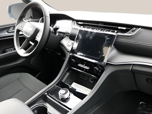 New 2025 Jeep Grand Cherokee L Laredo w/ Luxury Tech Group I image 22