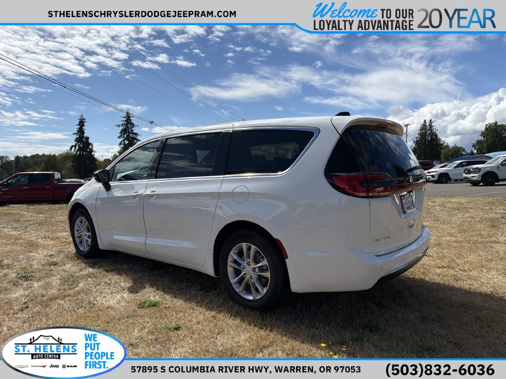 New 2027 Chrysler Pacifica Select FWD image 4