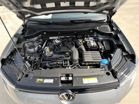 New 2025 Volkswagen Taos SE image 11