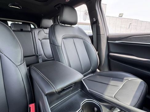 New 2025 Jeep Grand Cherokee Limited w/ Black Appearance Package image 19