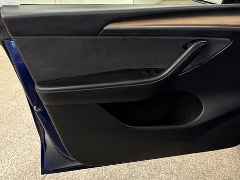 Used 2023 Tesla Model Y Performance image 3