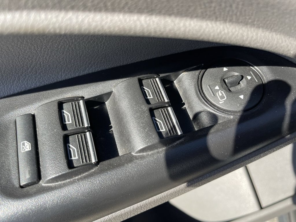 Used 2022 Ford Transit Connect XLT FWD image 5