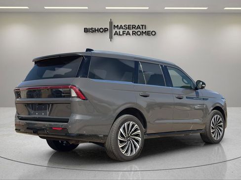Used 2025 Lincoln Navigator Black Label image 5