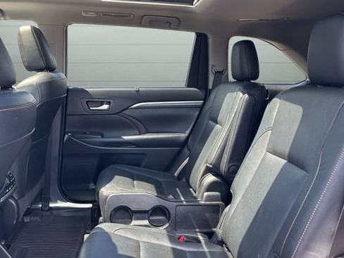 Used 2019 Toyota Highlander Limited Platinum AWD/4WD image 37