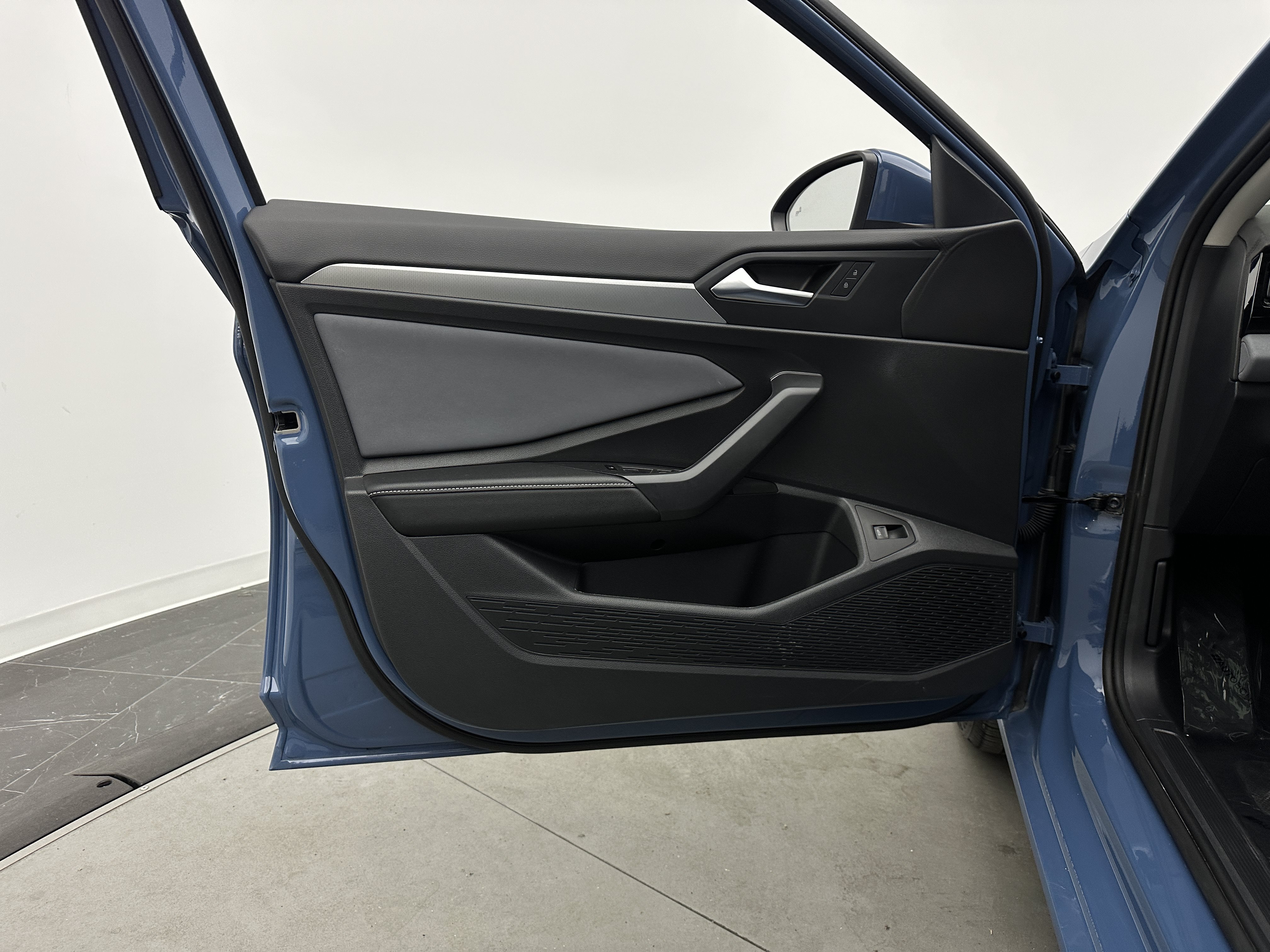 Used 2026 Volkswagen Jetta SE FWD image 13