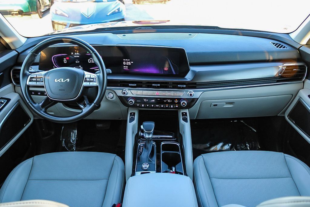 Used 2025 Kia Telluride S FWD image 13