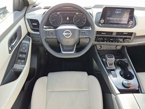 Certified 2025 Nissan Rogue SV image 12