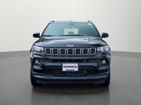 Used 2023 Jeep Compass Latitude image 2