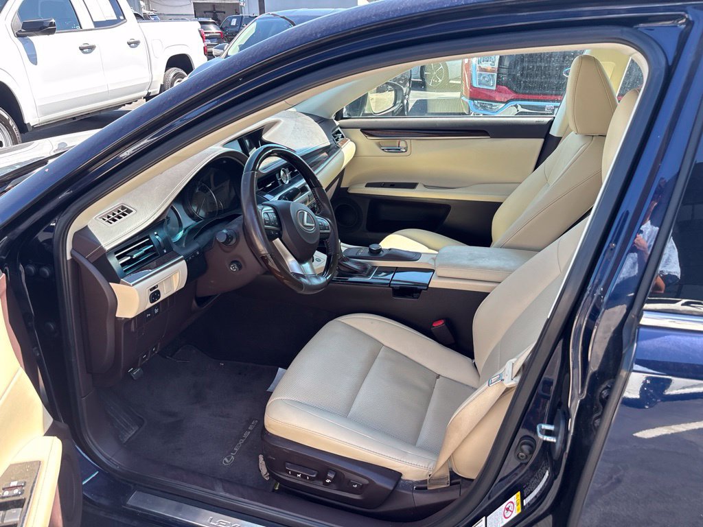 Used 2016 Lexus ES 350 w/ Premium Package w/Wood Trim FWD image 14