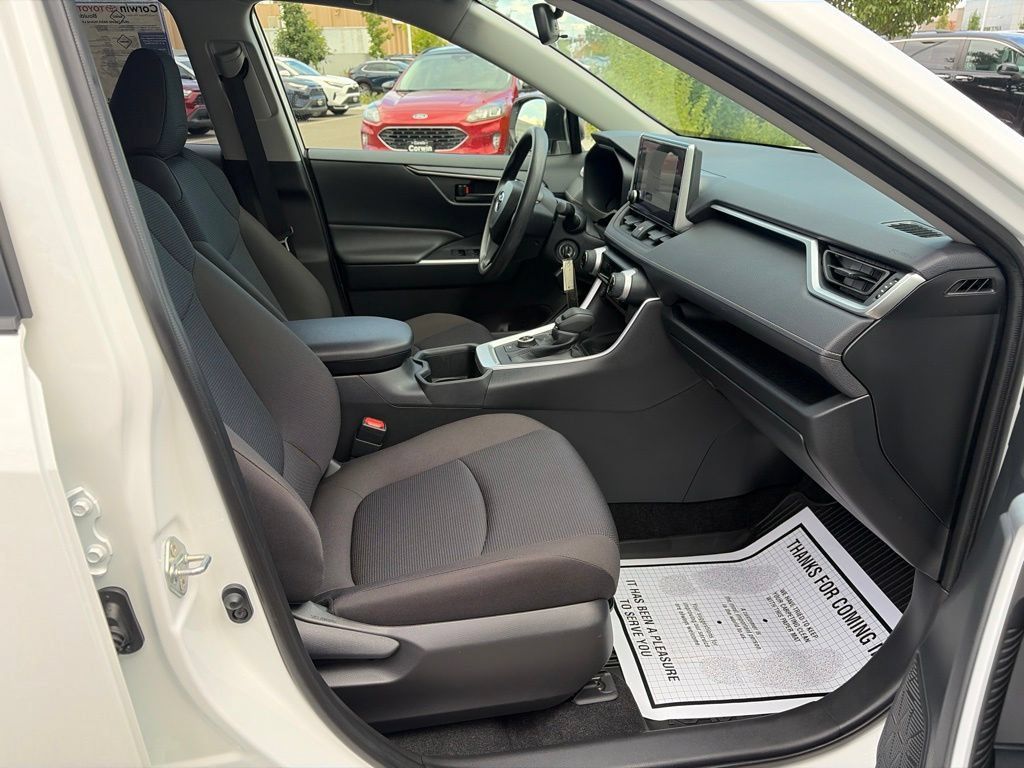 Used 2025 Toyota RAV4 LE AWD/4WD image 13