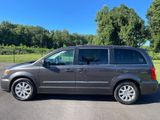 Used 2016 Chrysler Town & Country Touring image 3
