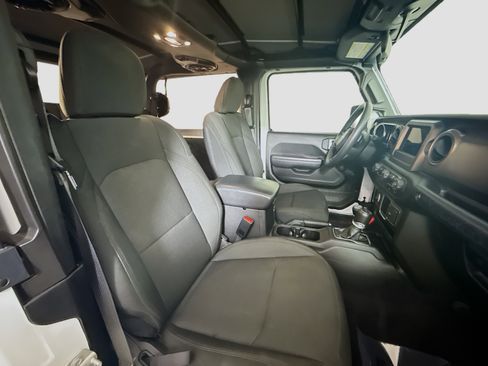 Used 2023 Jeep Wrangler Sport image 27