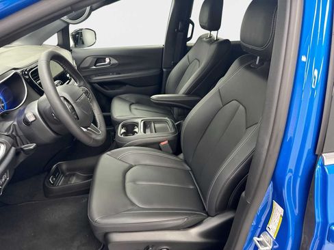 New 2027 Chrysler Pacifica Select FWD image 13