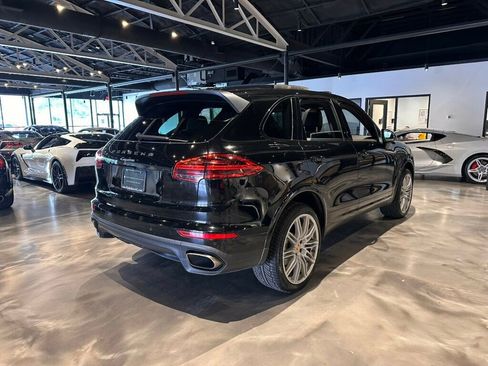 Used 2018 Porsche Cayenne AWD/4WD image 5