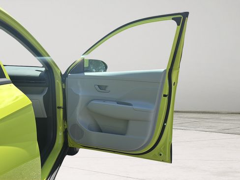 Used 2024 Hyundai Kona SE FWD image 17