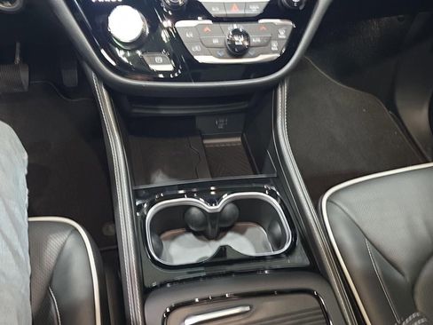 New 2026 Chrysler Pacifica Limited w/ S Appearance Package image 16