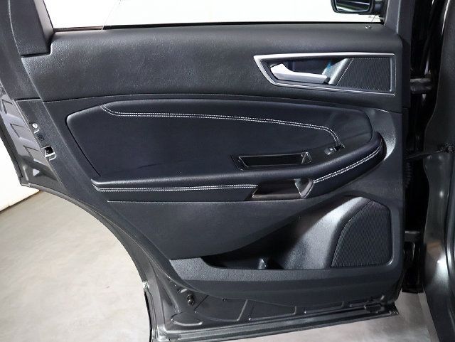 Used 2018 Ford Edge Titanium w/ Equipment Group 302A AWD/4WD image 27