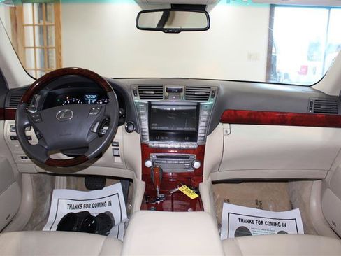 Used 2012 Lexus LS 460 AWD w/ Comfort Pkg image 12