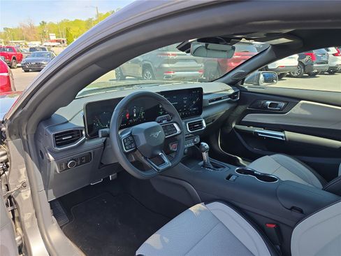 Used 2025 Ford Mustang GT Premium image 16