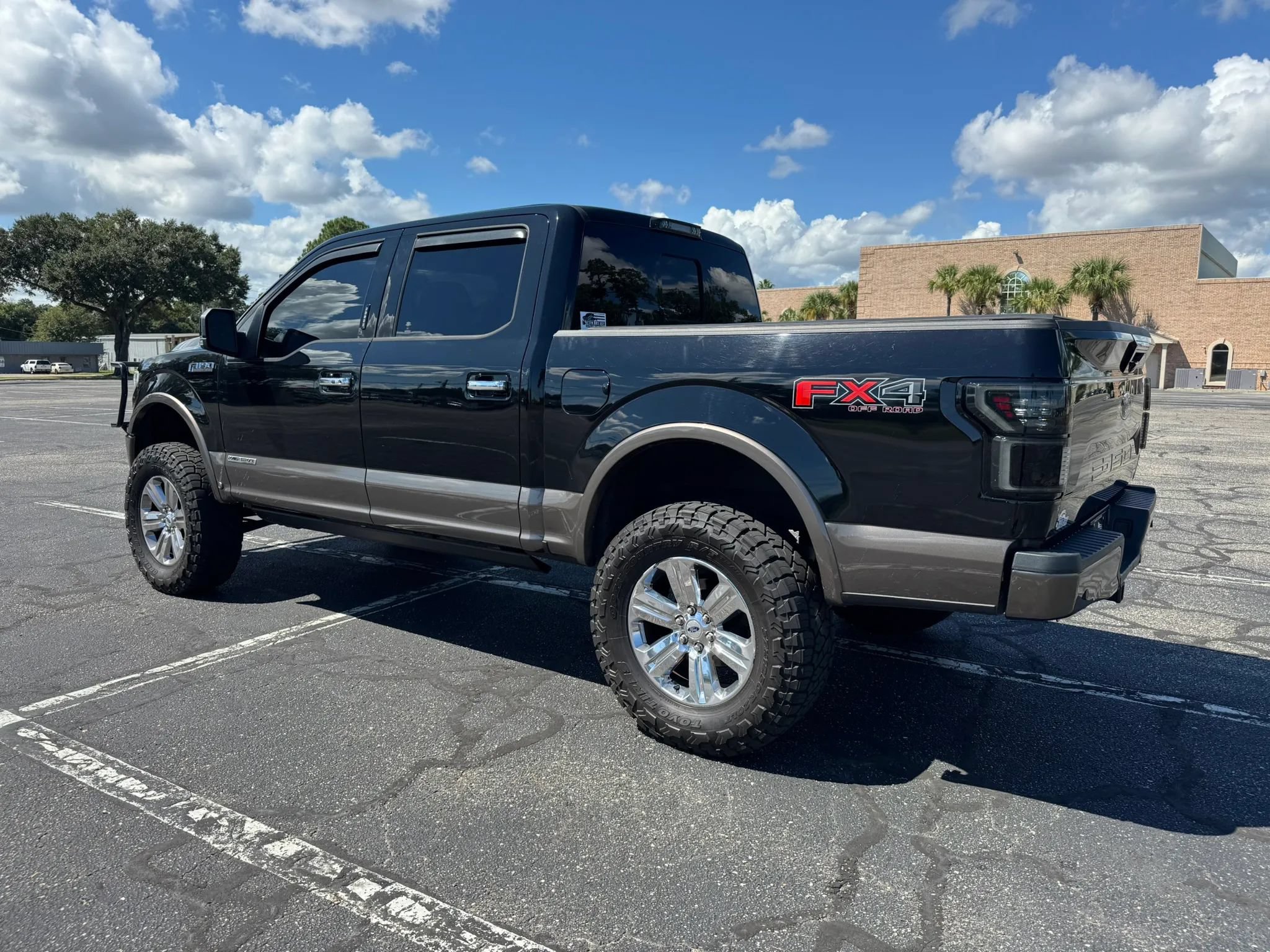 Used 2018 Ford F150 Lariat w/ Equipment Group 502A Luxury AWD/4WD image 9