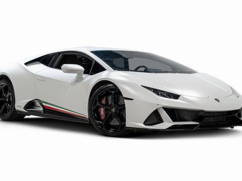 Used 2020 Lamborghini Huracan EVO image 2