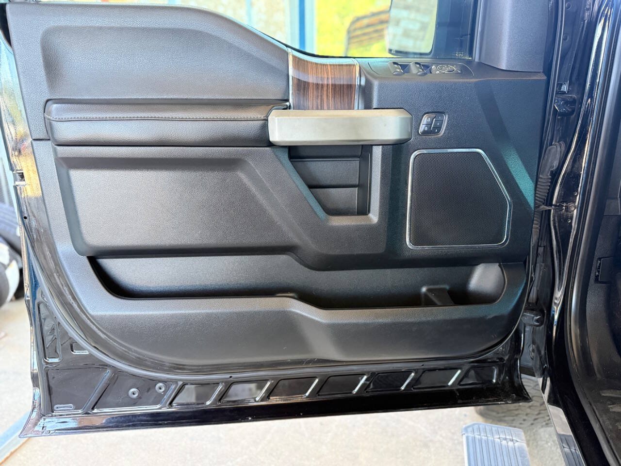 Used 2017 Ford F150 Lariat w/ Equipment Group 502A Luxury AWD/4WD image 31
