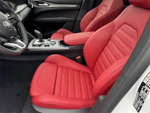 New 2025 Alfa Romeo Stelvio Sprint w/ Veloce Package AWD/4WD image 13