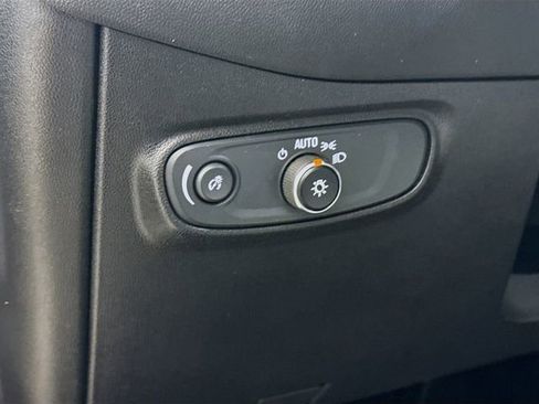 Used 2019 Chevrolet Equinox LS w/ LS Convenience Package image 12