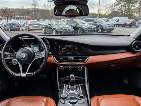 Used 2017 Alfa Romeo Giulia Sprint w/ Cold Weather Package image 7