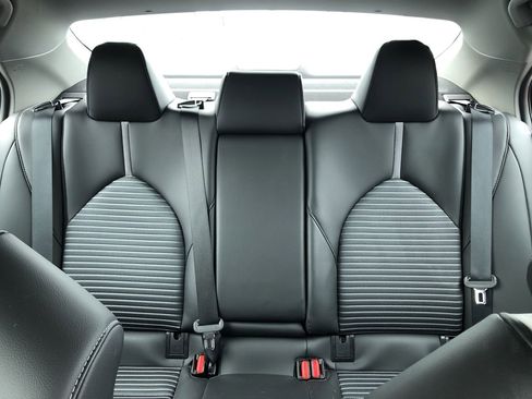 Used 2024 Toyota Camry SE image 10