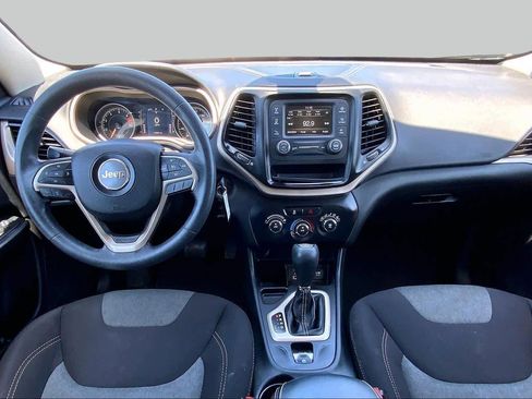 Used 2016 Jeep Cherokee Sport FWD image 15