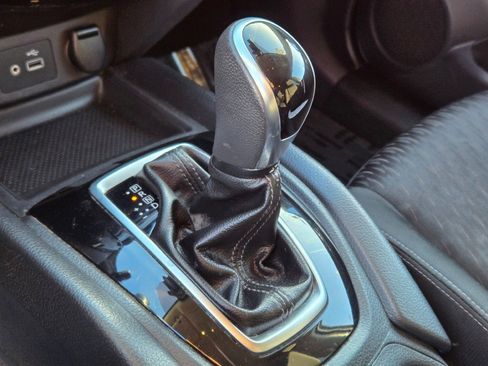 Used 2020 Nissan Rogue SV image 27