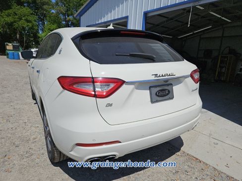 Used 2020 Maserati Levante AWD/4WD image 9