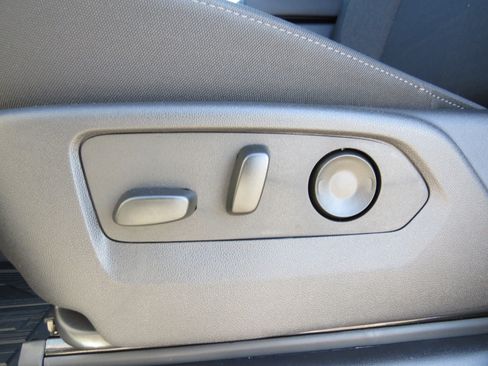 New 2026 GMC Sierra 1500 SLE image 15