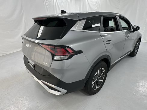 Used 2024 Kia Sportage LX image 3