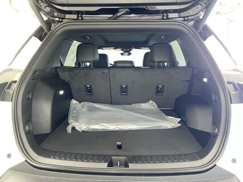 New 2026 Chevrolet Equinox LT w/ Convenience Package II AWD/4WD image 18