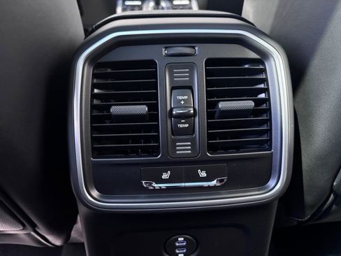 New 2026 Porsche Macan image 24