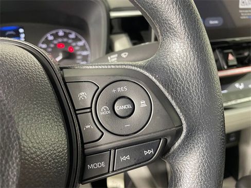 Used 2025 Toyota Corolla Cross L image 9