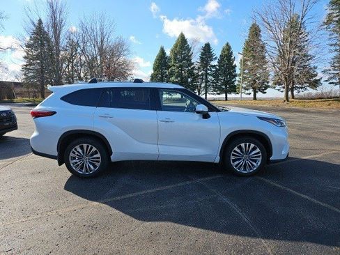 Used 2023 Toyota Highlander Platinum image 7