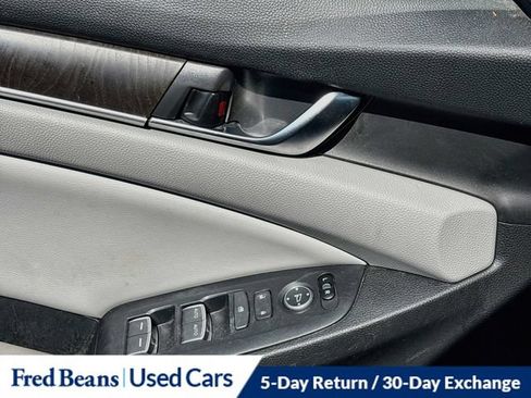 Used 2018 Honda Accord EX image 23